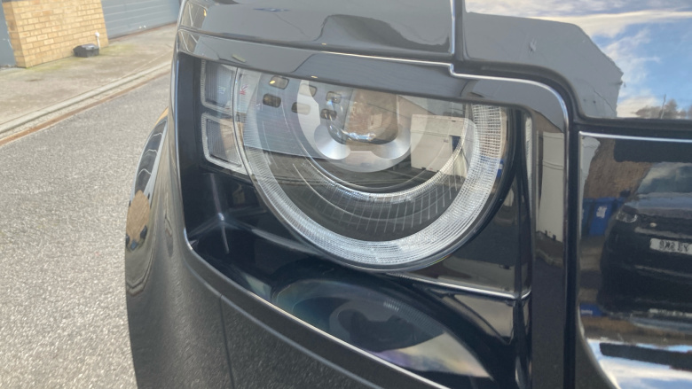 Land Rover Defender 3.0 D250 X-Dynamic SE 110 5dr Auto Diesel Estate